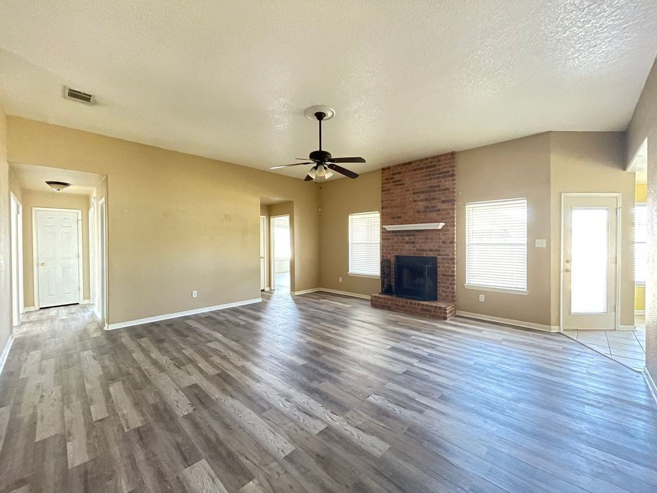 5411 White Rock Dr - Photo 4 of 29