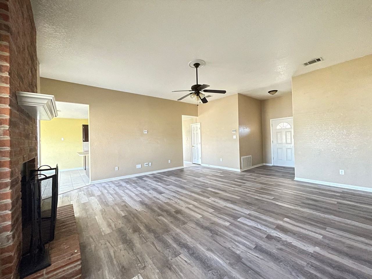 5411 White Rock Dr - Photo 5 of 29