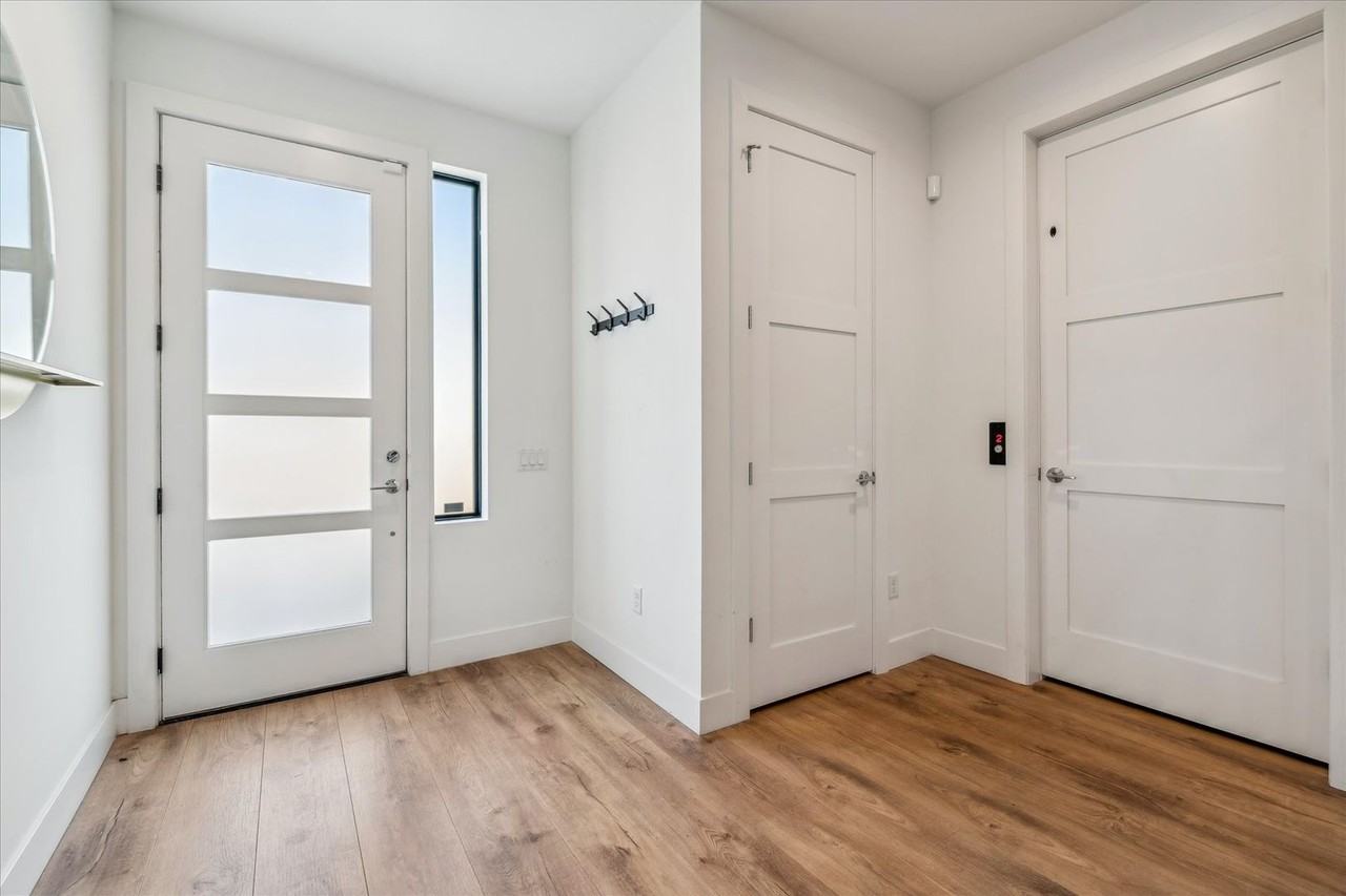 4294 E 8th Pl - Photo 3 of 24