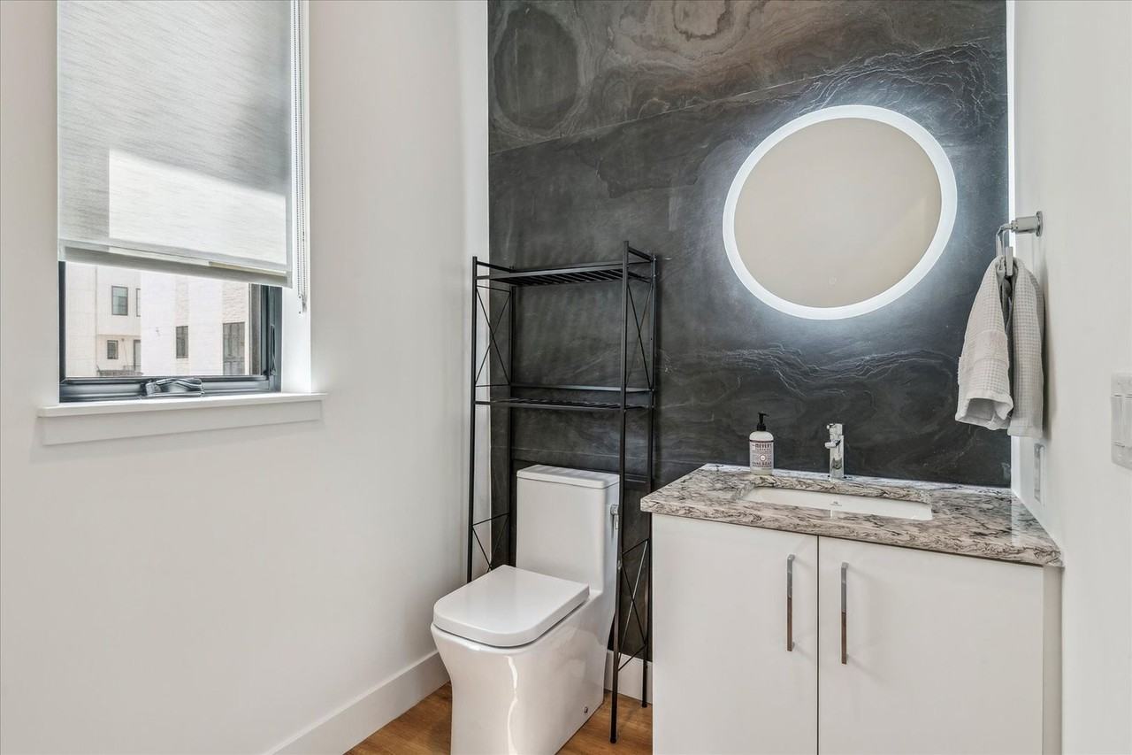 4294 E 8th Pl - Photo 6 of 24