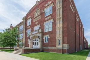 featured image of 504 N Elm St