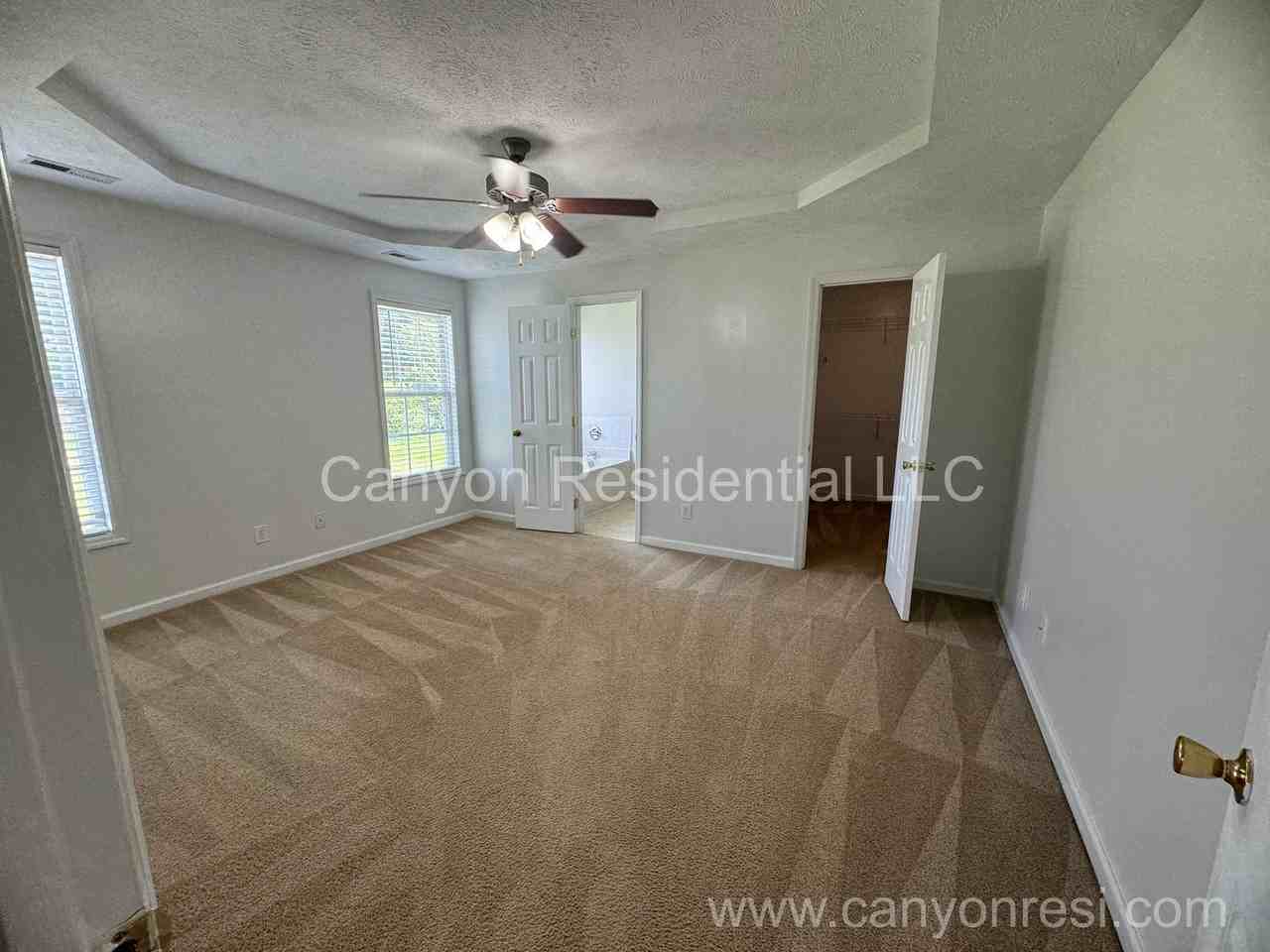 323 Rushmore Ct - Photo 7 of 20