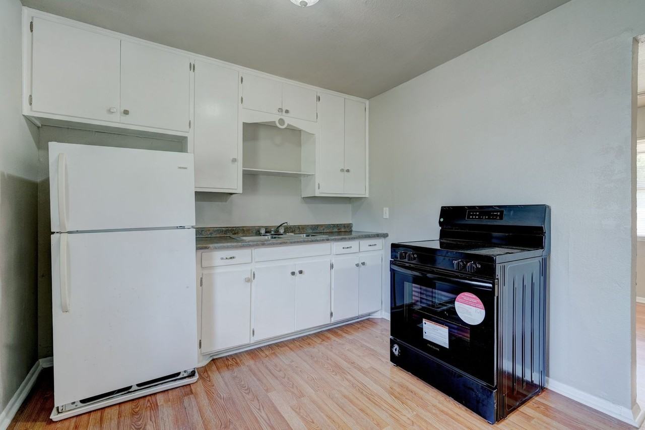 21830 Se 44th St - Photo 4 of 16