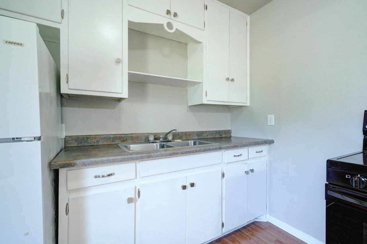 21830 Se 44th St - Photo 5 of 16