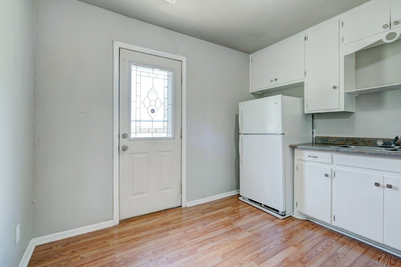 21830 Se 44th St - Photo 6 of 16