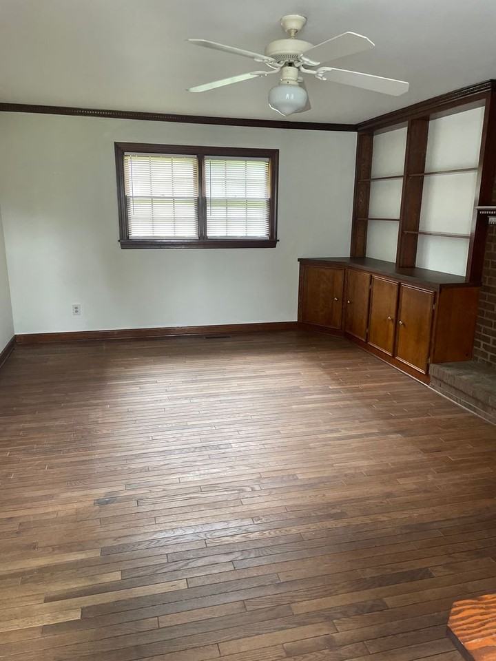 2795 Kecoughtan Rd - Photo 2 of 9