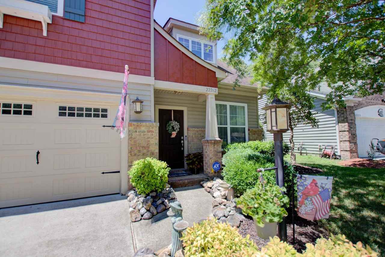 22262 Charthouse Ln - Photo 3 of 50