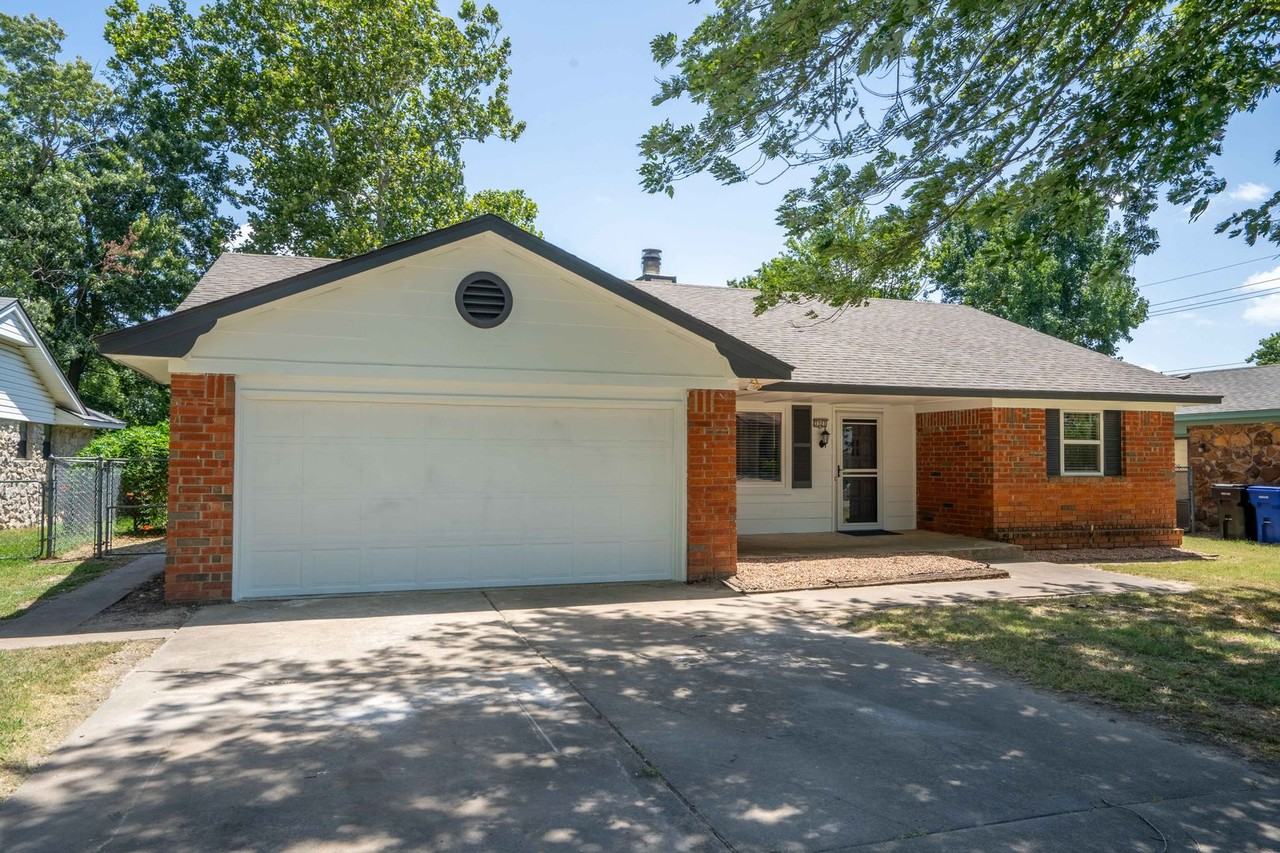 3321 S Ash Ave - Photo 2 of 20