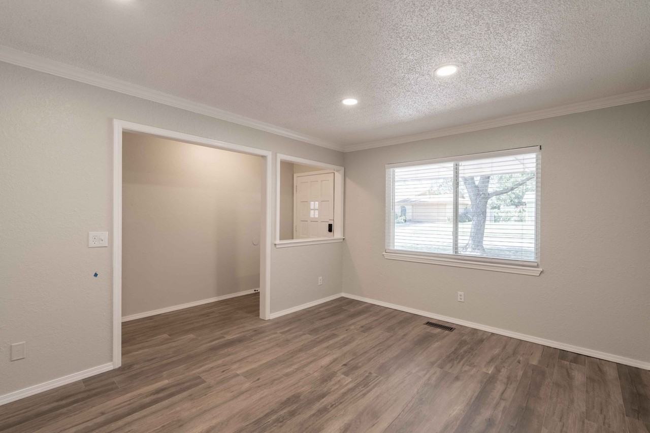 3321 S Ash Ave - Photo 4 of 20