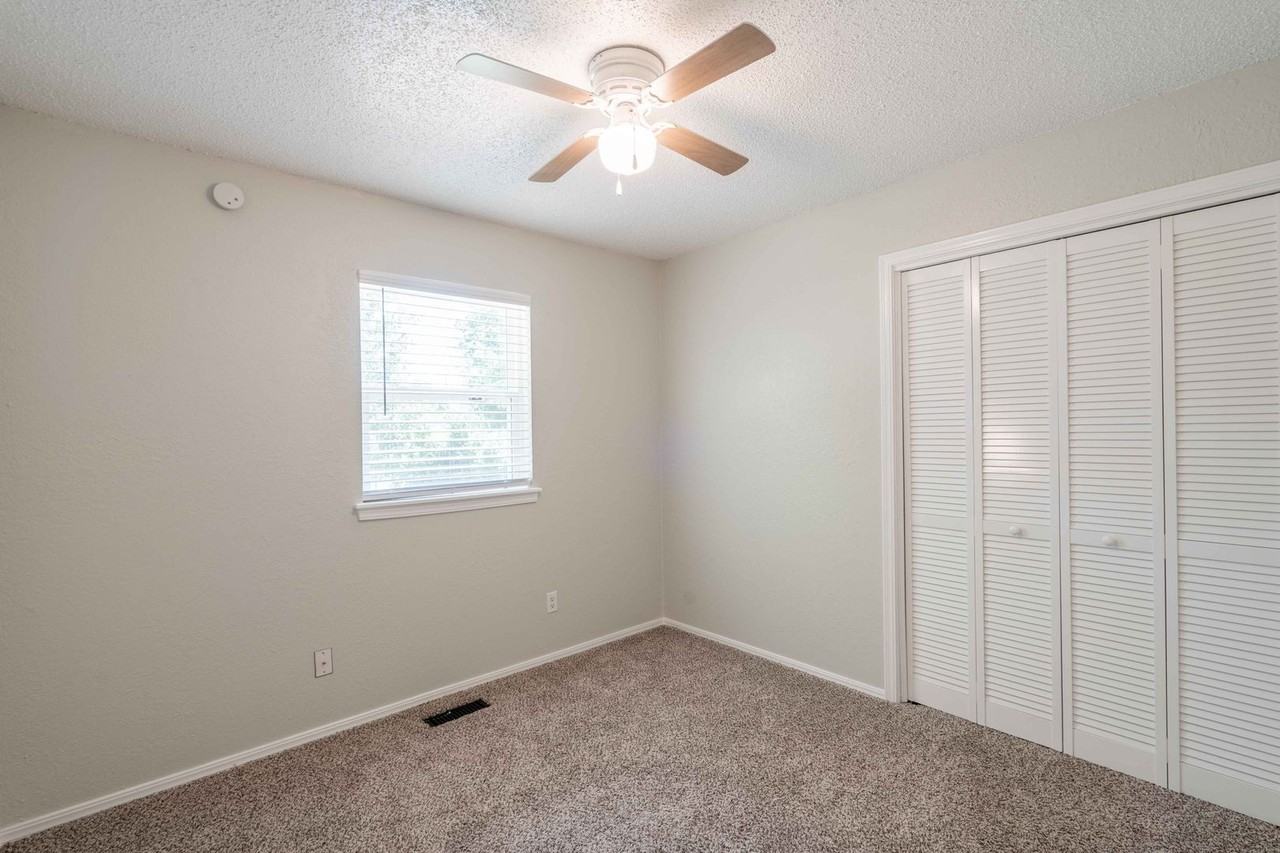 3321 S Ash Ave - Photo 6 of 20