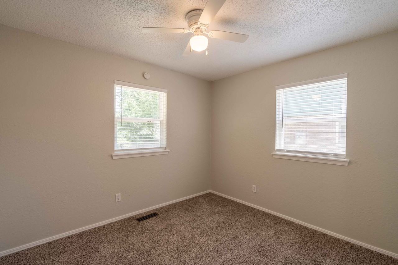 3321 S Ash Ave - Photo 7 of 20