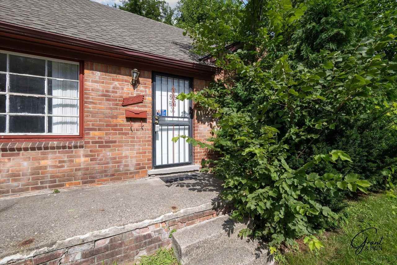 19401 Grandview St - Photo 2 of 20