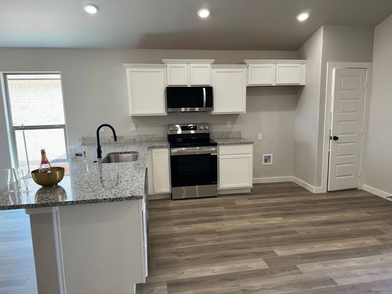 6410 Athens St - Photo 4 of 16