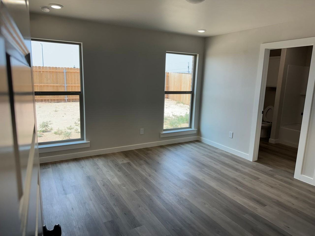 6410 Athens St - Photo 6 of 16