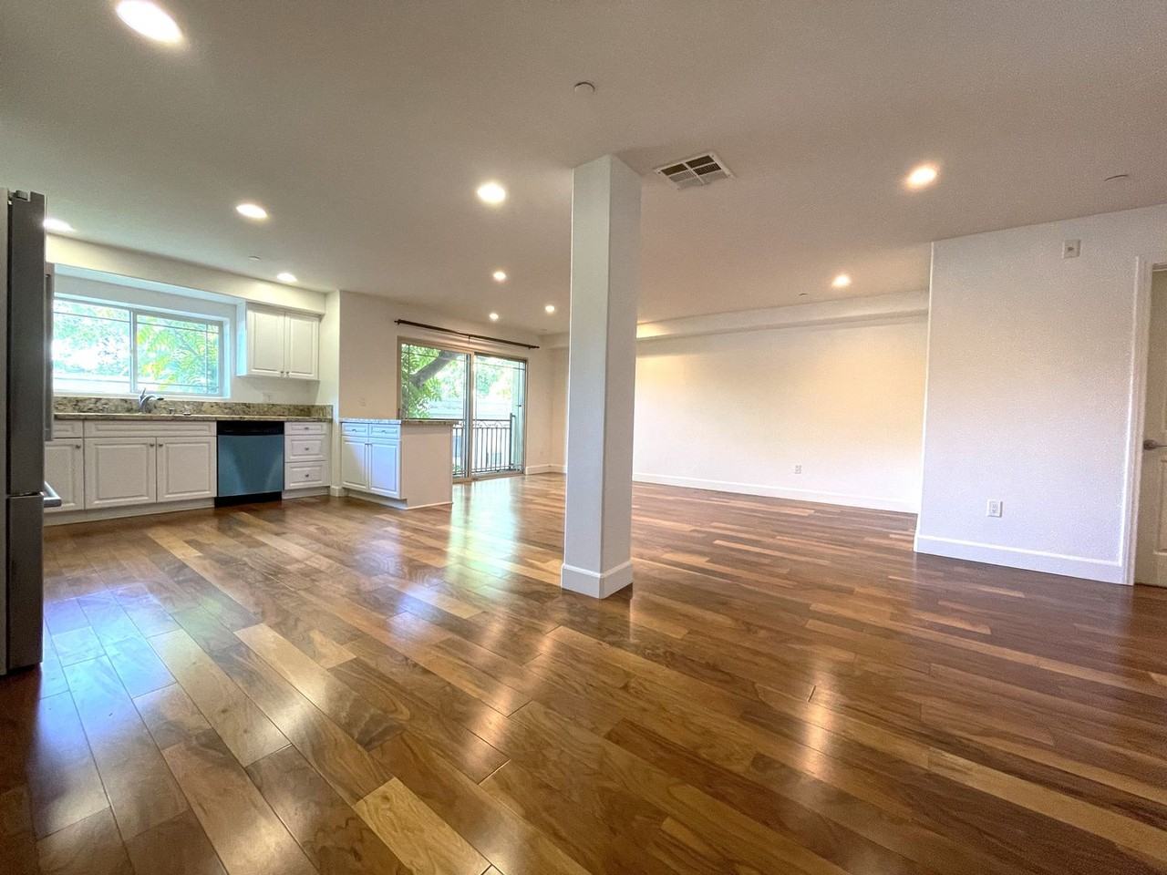 5315 Bellingham Ave #205 - Photo 3 of 27