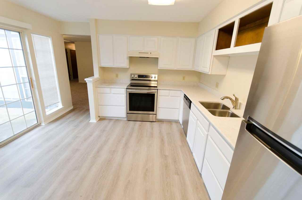 915 Todd Ln - Photo 3 of 17