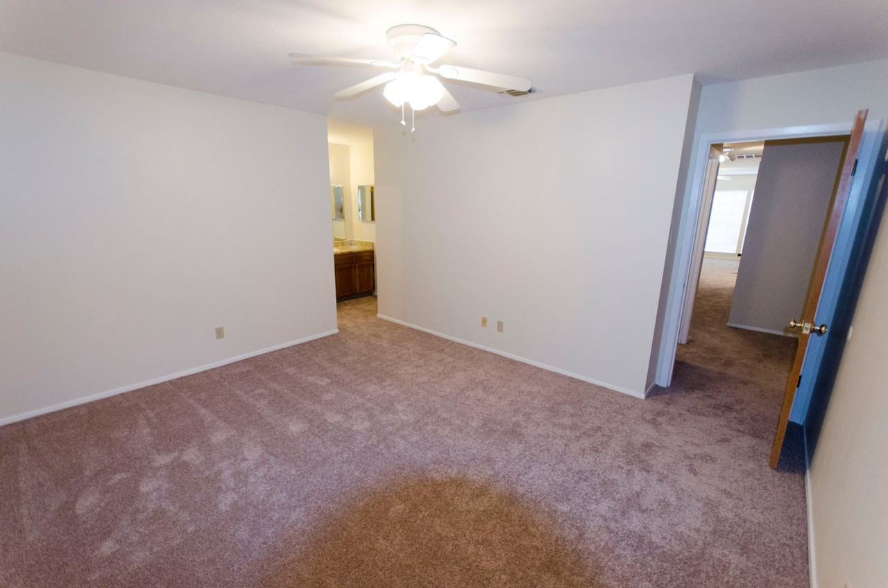 915 Todd Ln - Photo 6 of 17