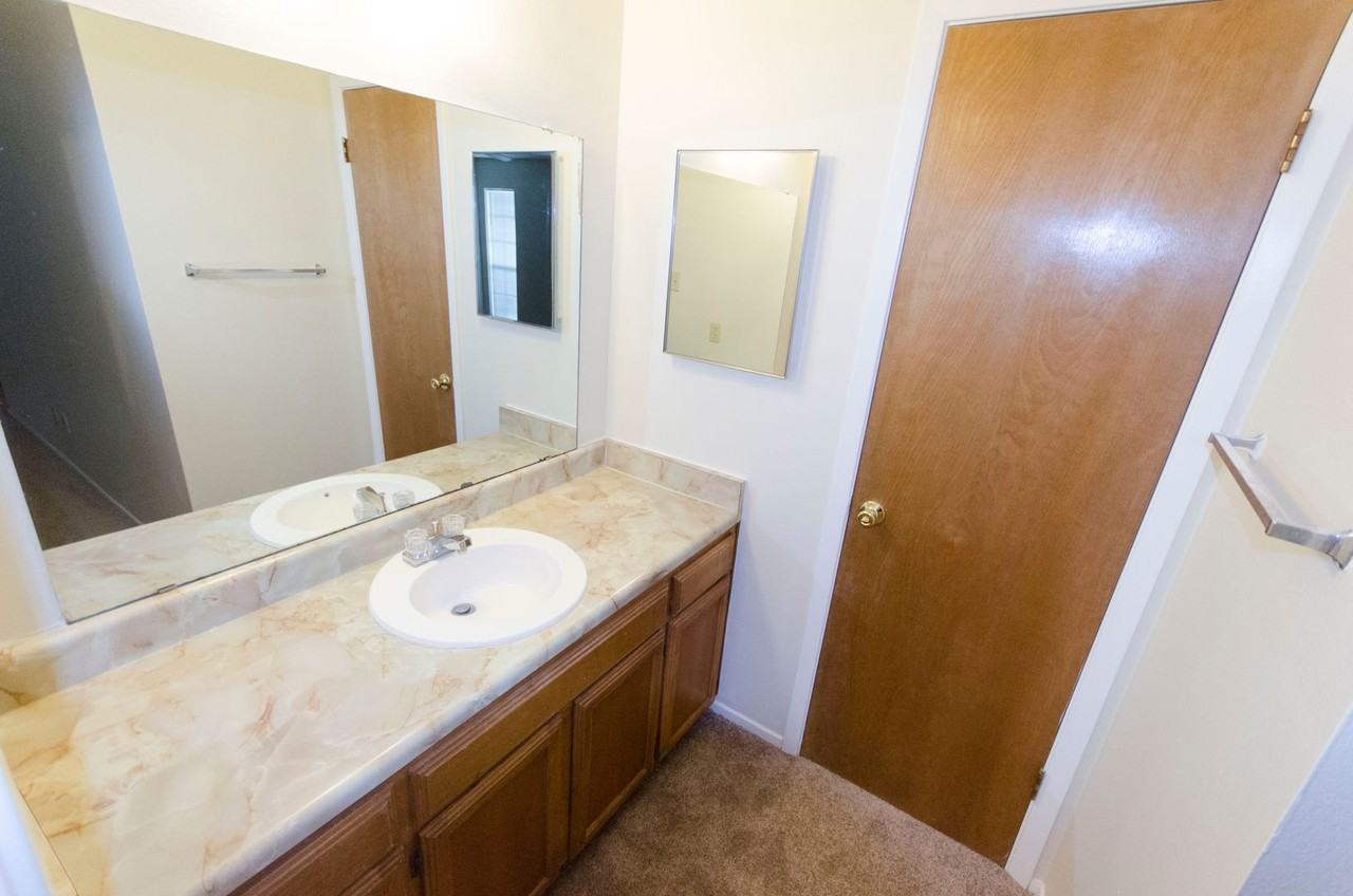 915 Todd Ln - Photo 7 of 17