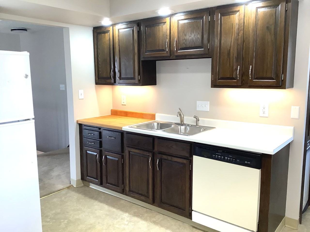 548 4th Ave Sw - Photo 4 of 14