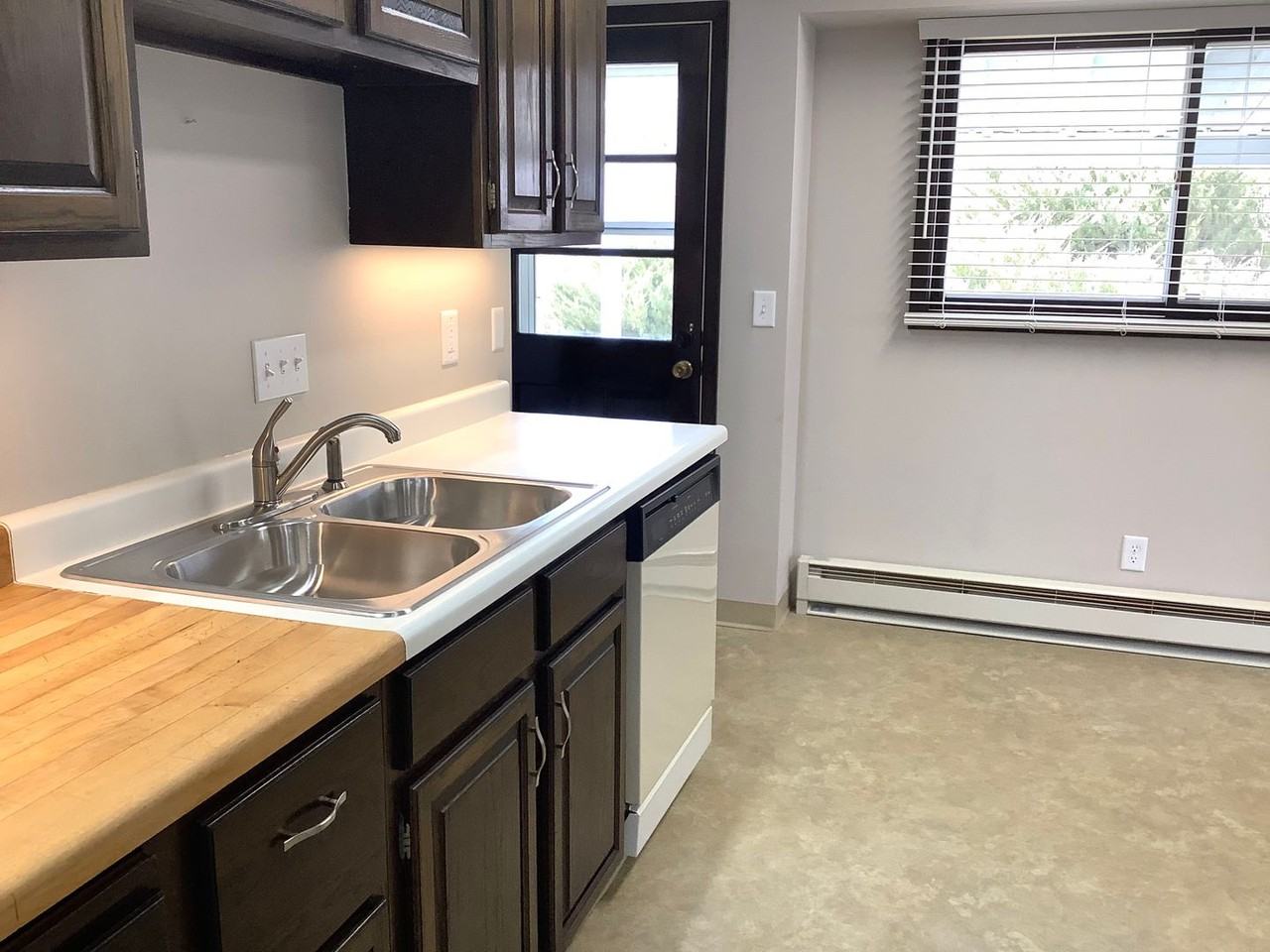 548 4th Ave Sw - Photo 6 of 14