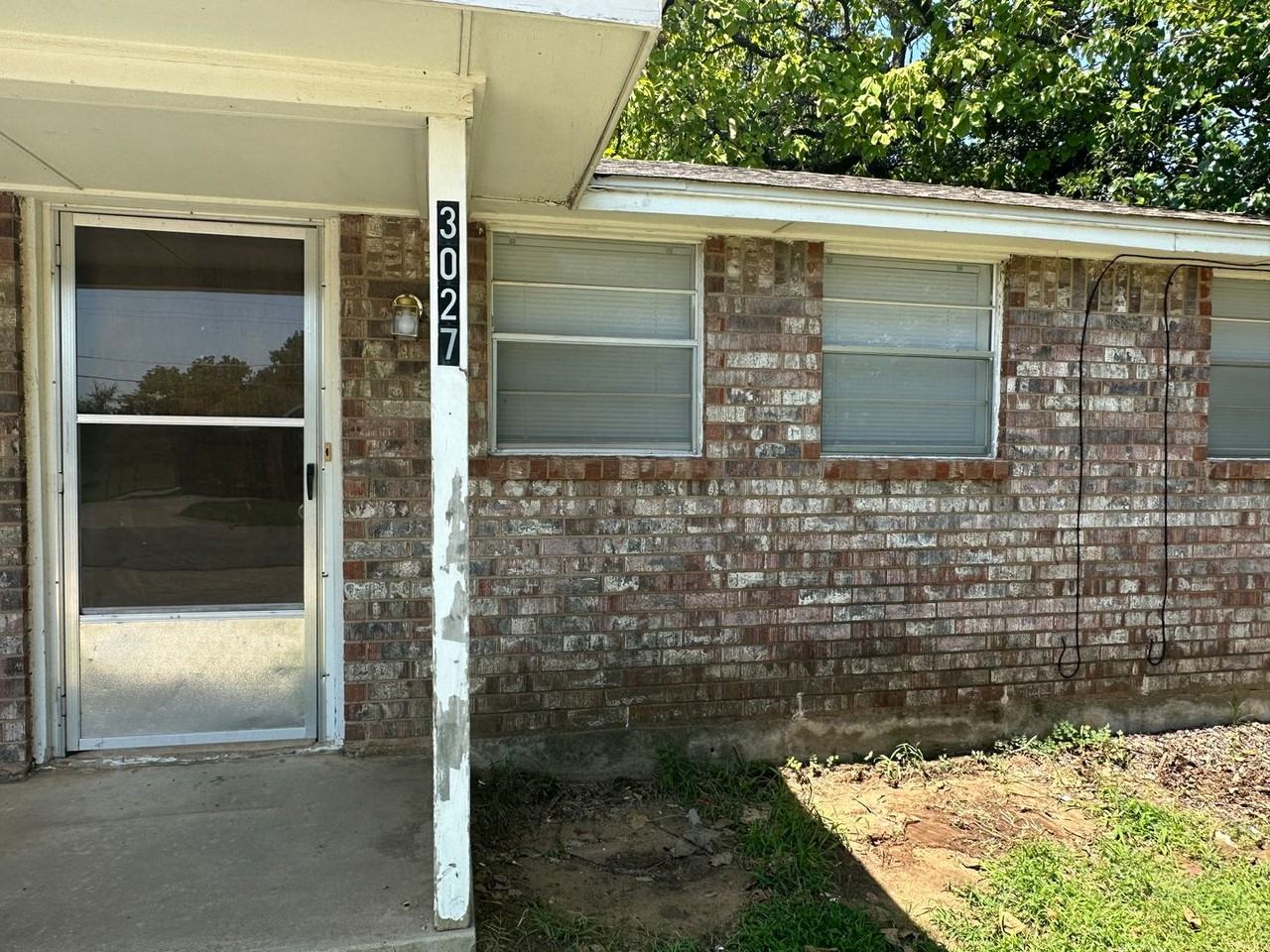 3027 Clarke St - Photo 3 of 14