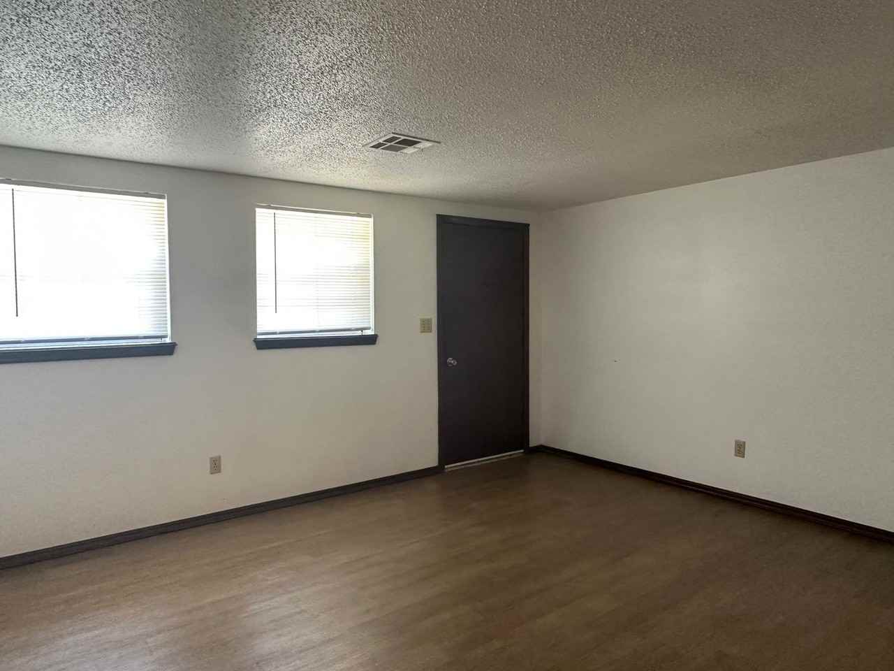 3027 Clarke St - Photo 4 of 14