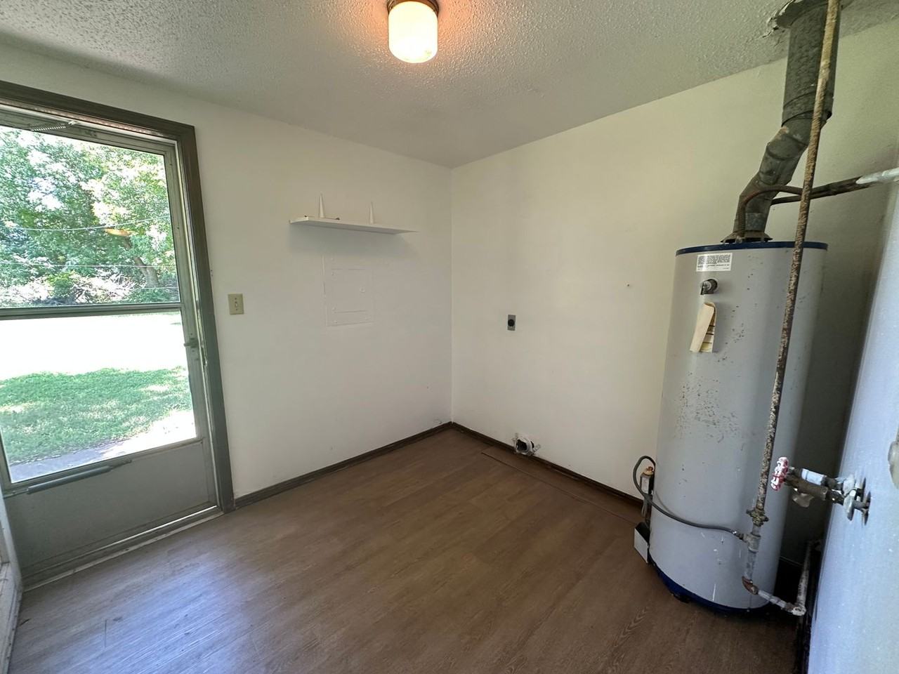 3027 Clarke St - Photo 7 of 14