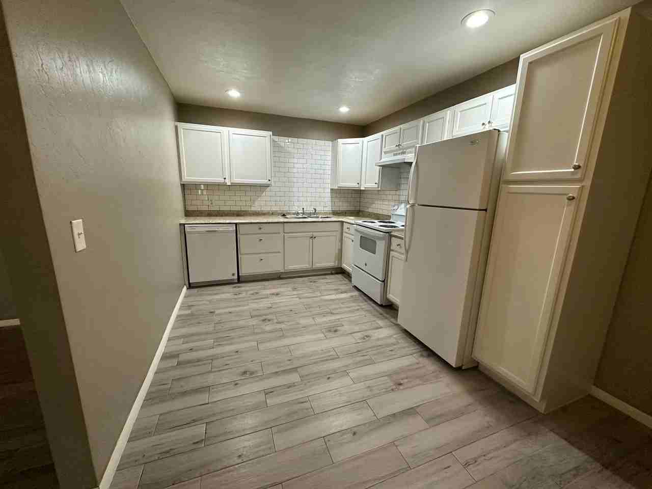 6016 Nw Expressway #A - Photo 3 of 12