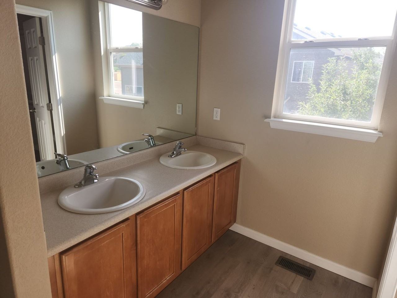 8179 Meadowcrest Dr - Photo 7 of 26