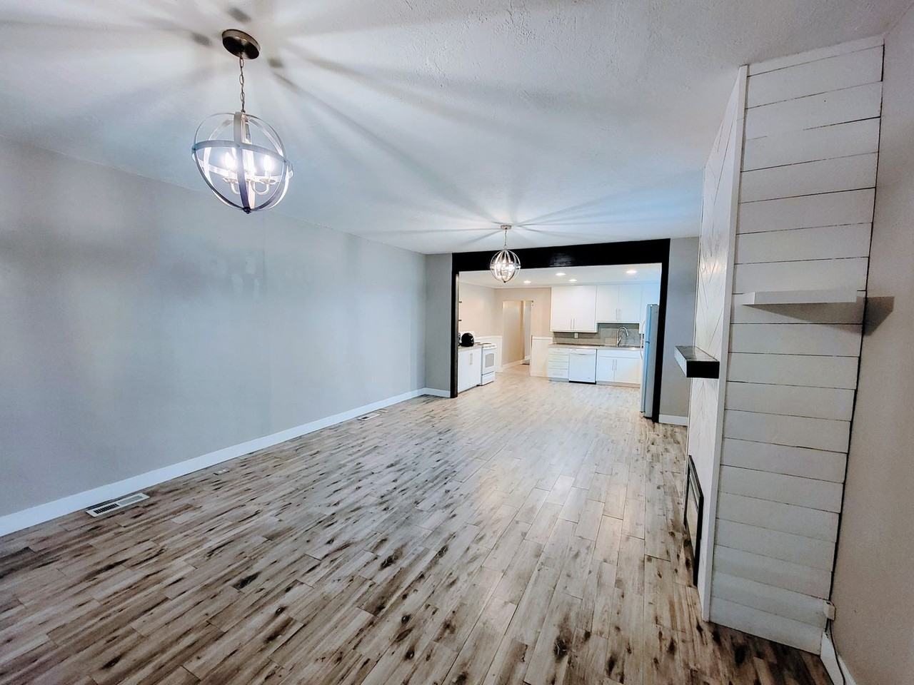 494 W 1st Ave - Photo 4 of 16