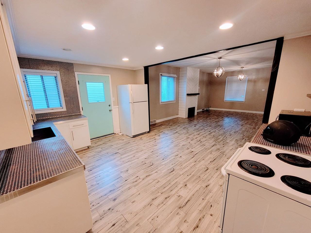 494 W 1st Ave - Photo 6 of 16