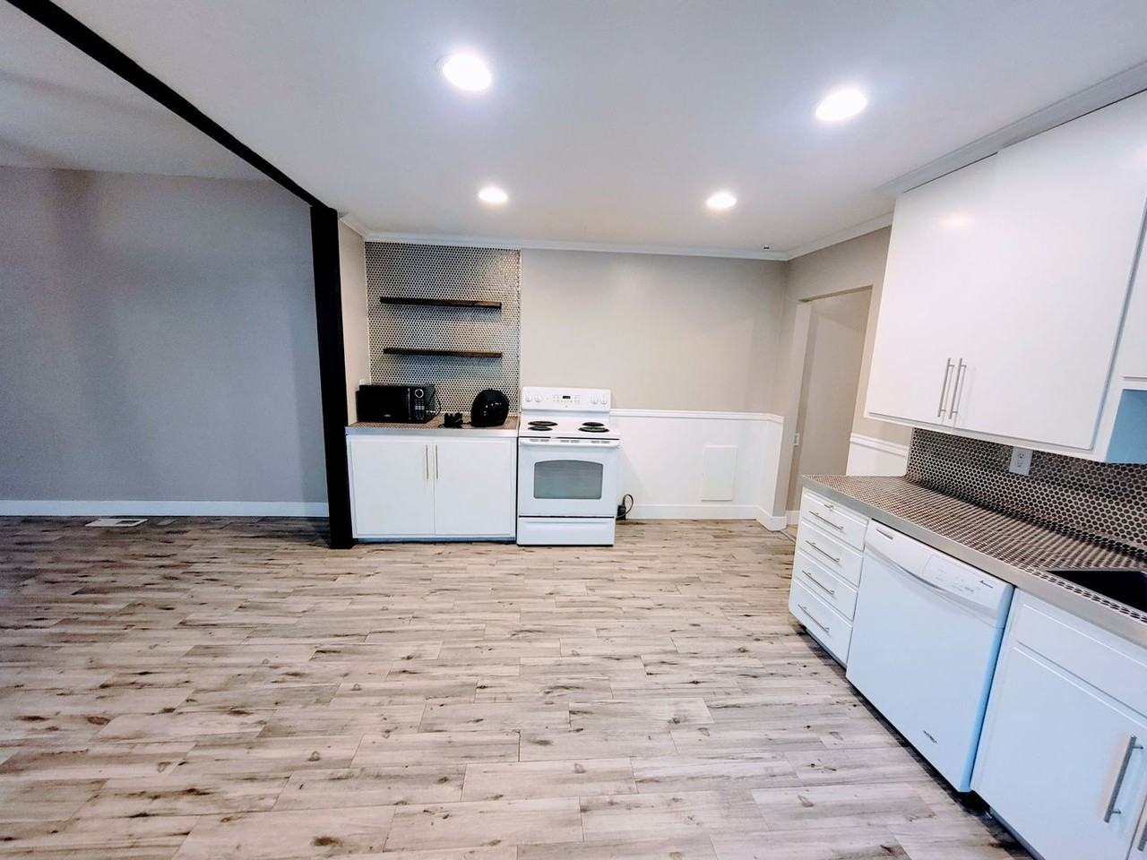 494 W 1st Ave - Photo 7 of 16