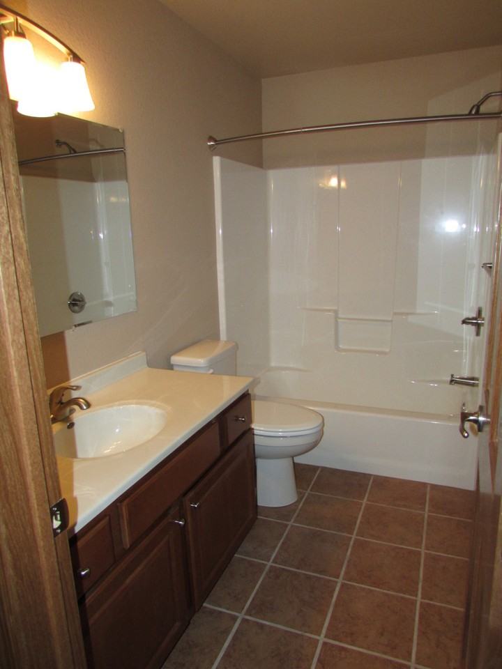 415 Sapphire Ln - Photo 5 of 14