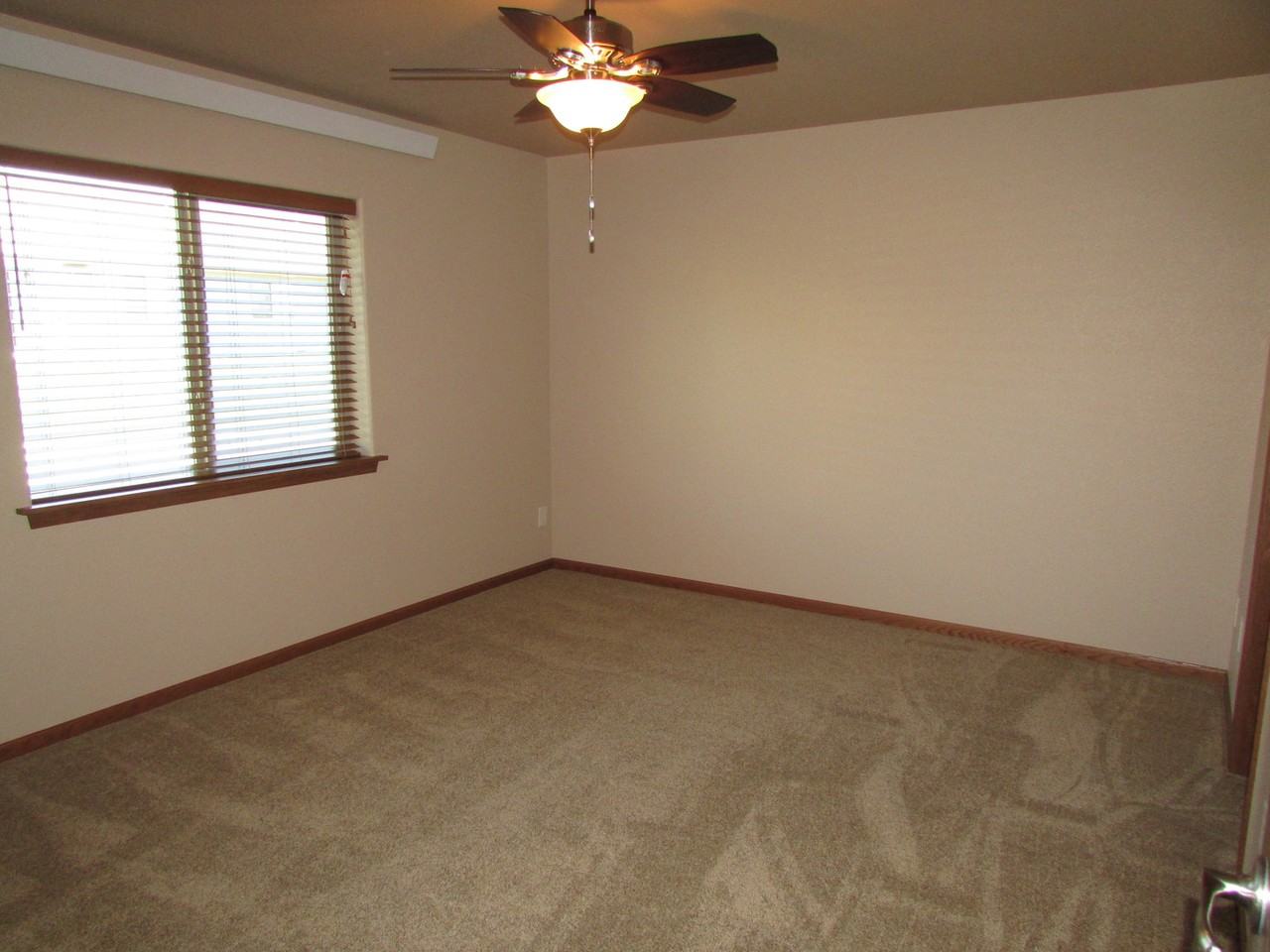 415 Sapphire Ln - Photo 6 of 14