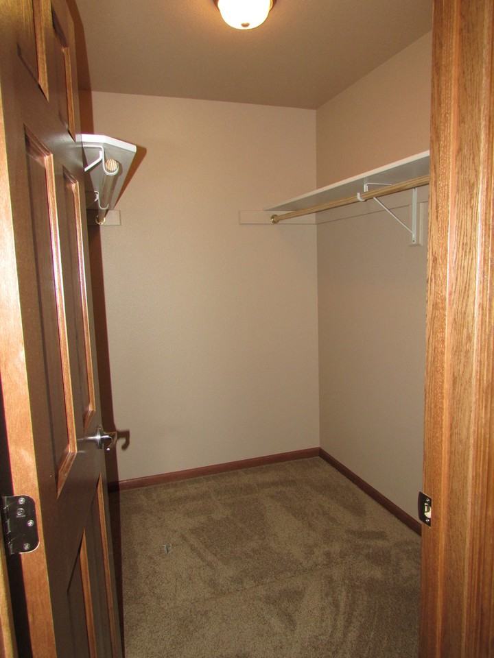 415 Sapphire Ln - Photo 7 of 14