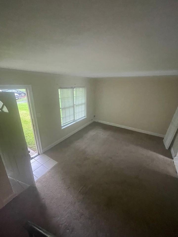 5808 W Hastings Ct - Photo 3 of 22