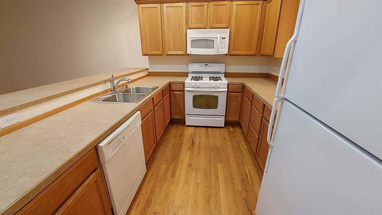13601 Division St - Photo 2 of 11