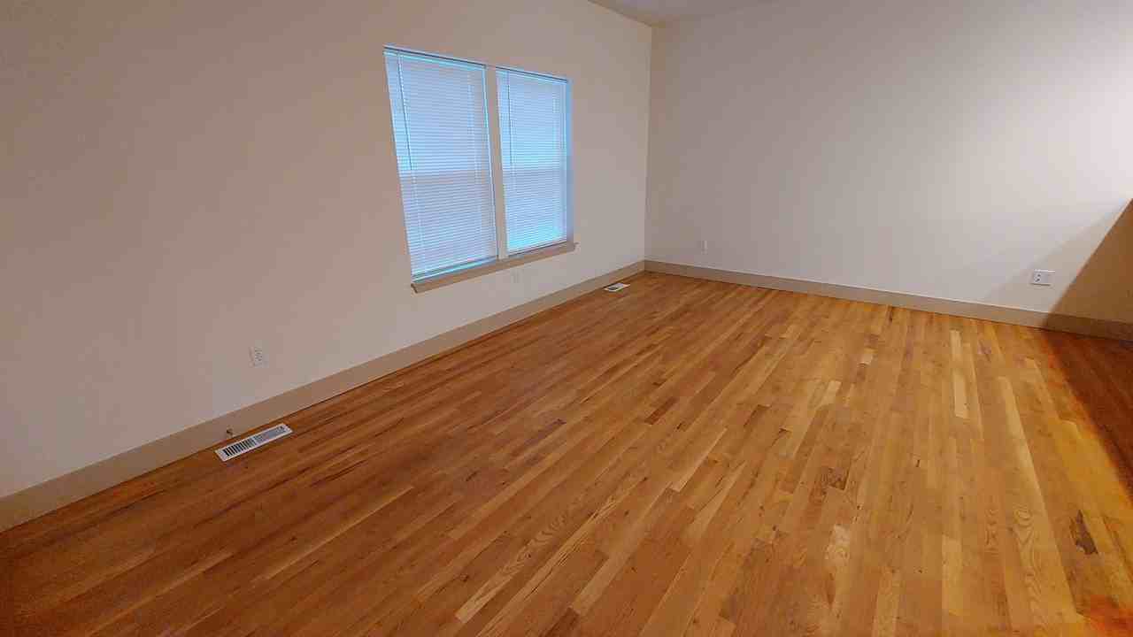 13601 Division St - Photo 3 of 11