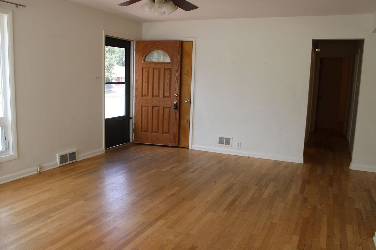 1845 Crestmore Pl - Photo 2 of 11