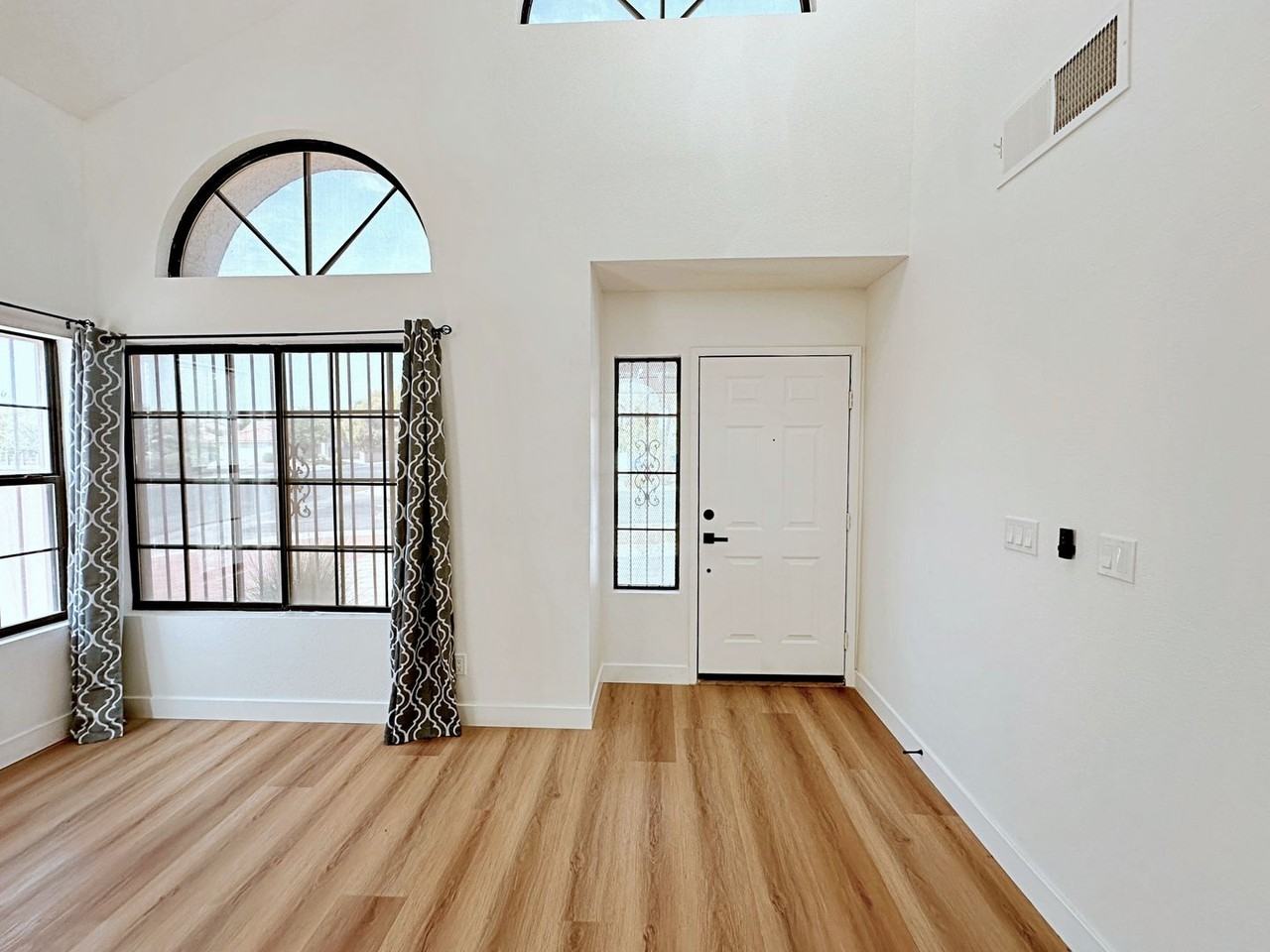 7040 Encore Way - Photo 3 of 46