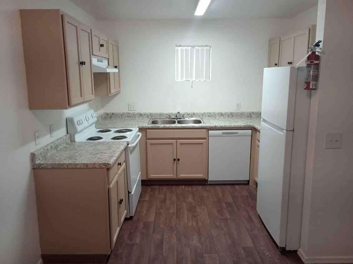 304 W Southern Ave - Photo 4 of 10