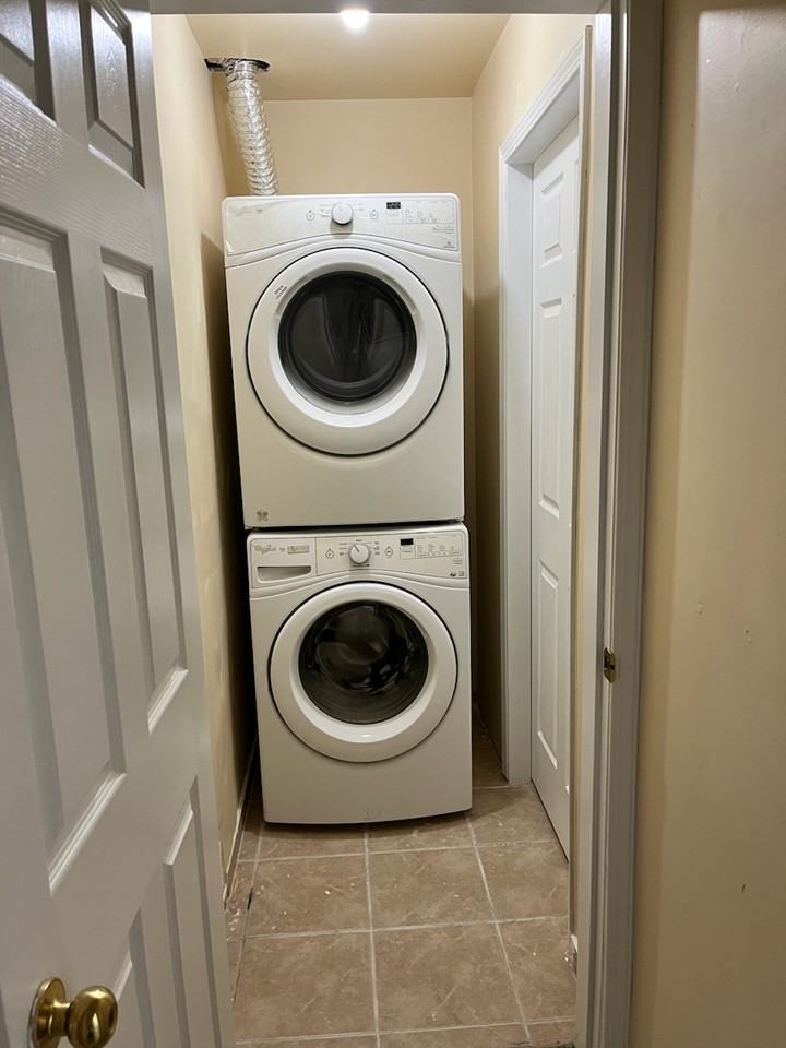 1701 Edinburgh St - Photo 3 of 7