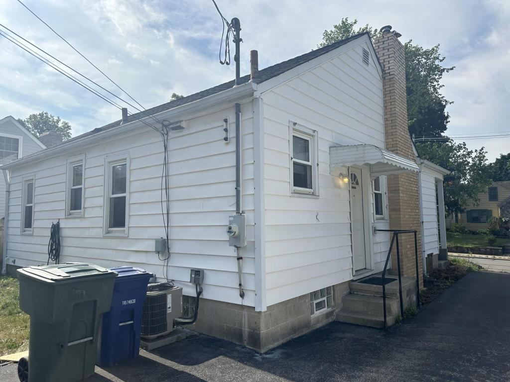 142 W Henderson Rd - Photo 2 of 20