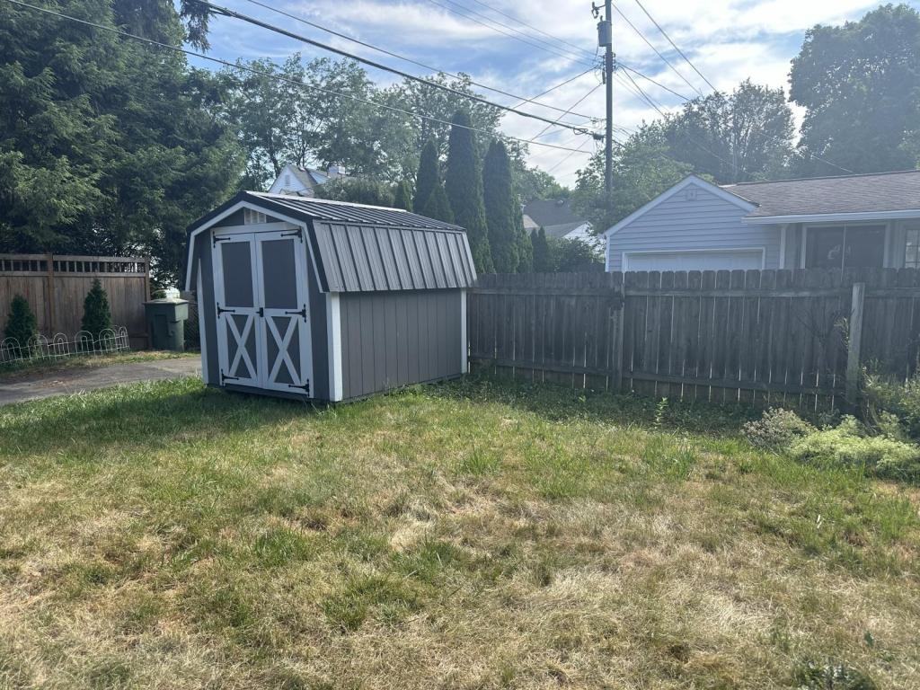 142 W Henderson Rd - Photo 3 of 20