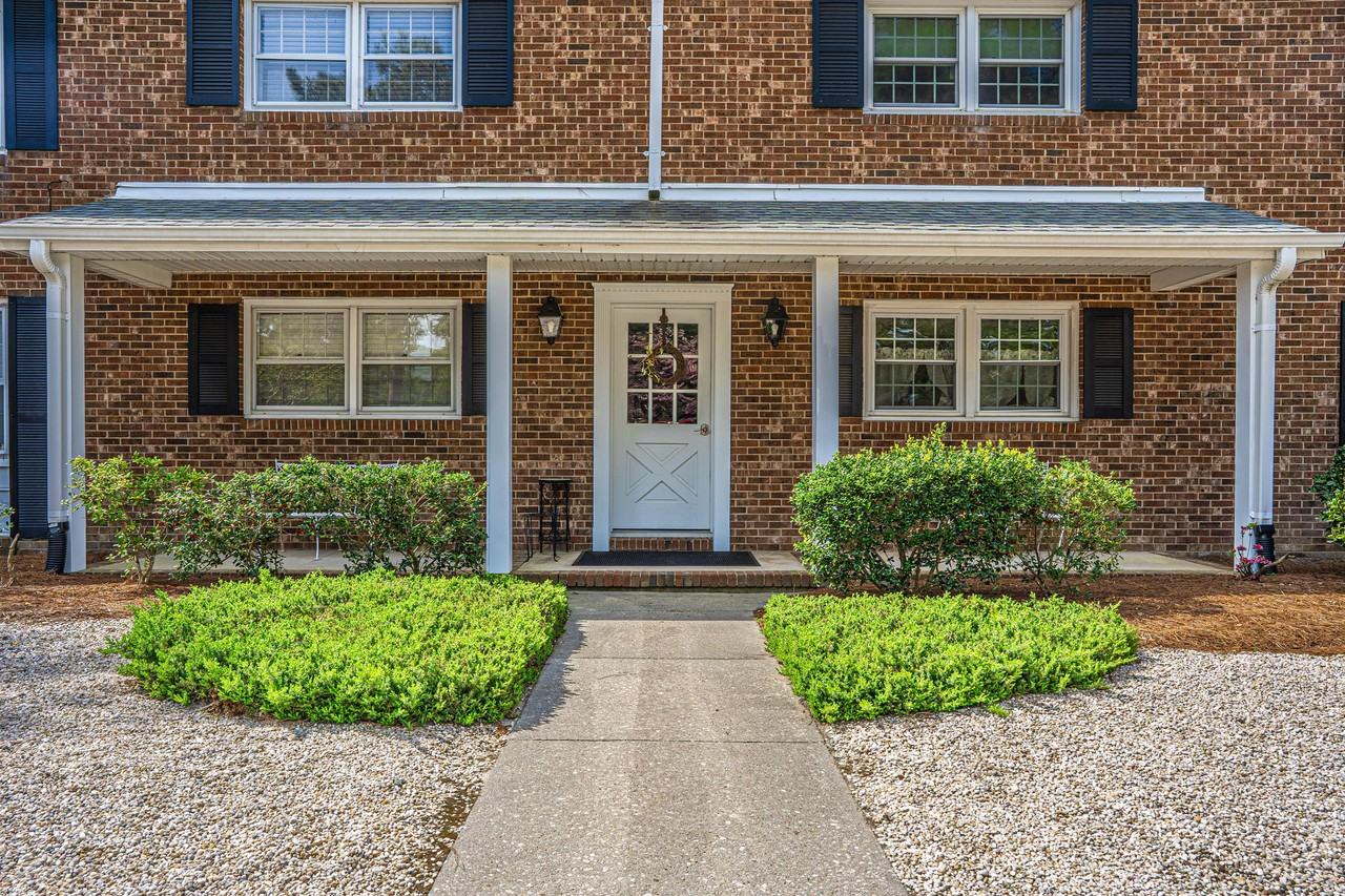 331 Driftwood Cir - Photo 2 of 32