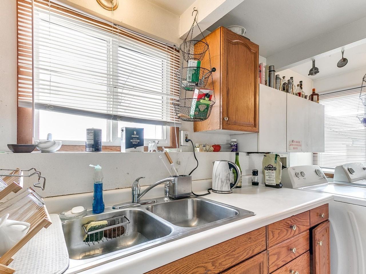 122 S Franklin Ave - Photo 3 of 29