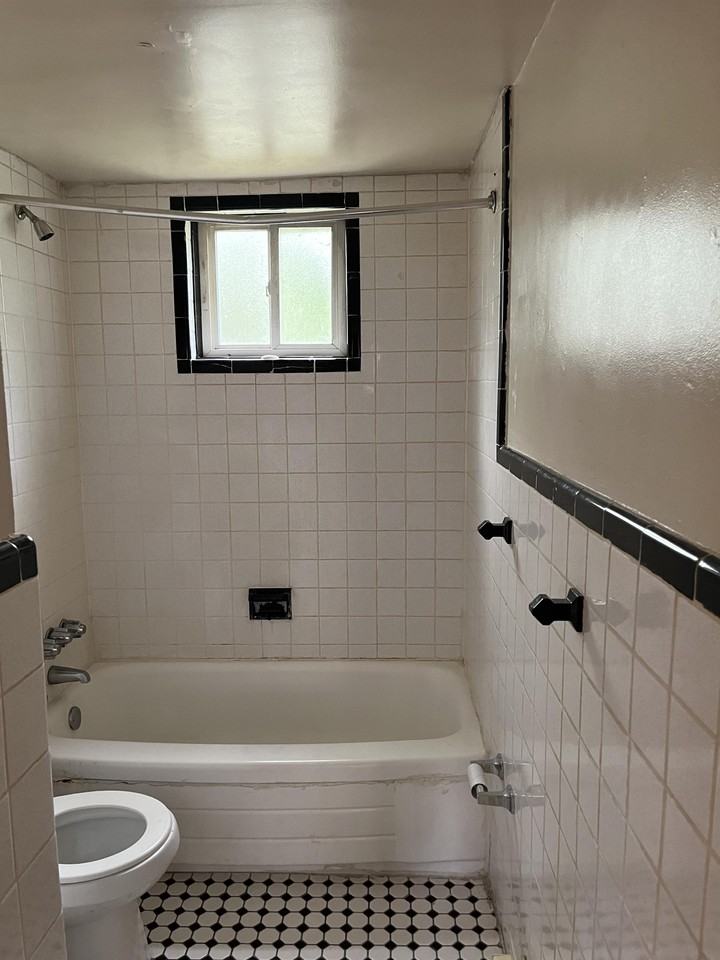 914 Booth St 1st Fl - Photo 2 of 21