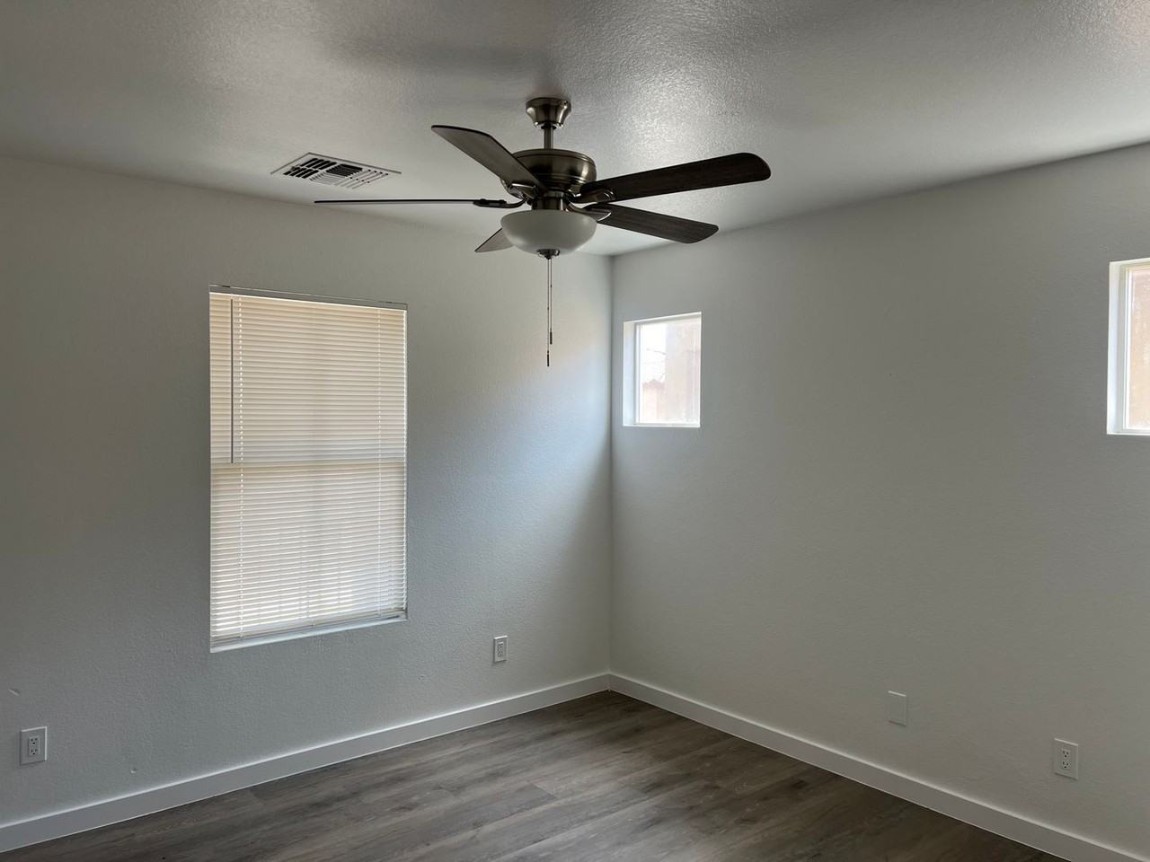 1426 E Romley Ave - Photo 7 of 24