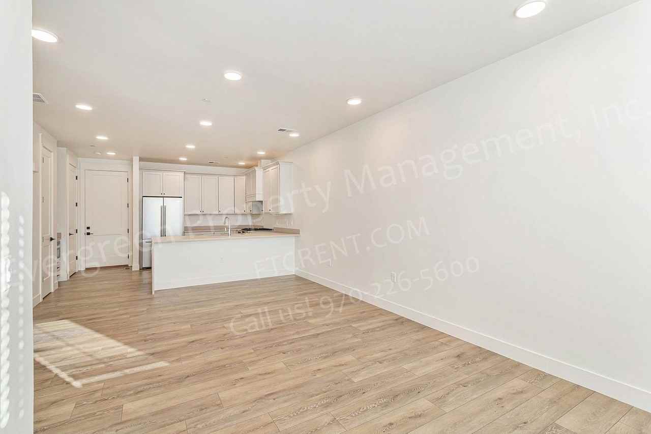 3045 E Trilby Rd - Photo 2 of 26