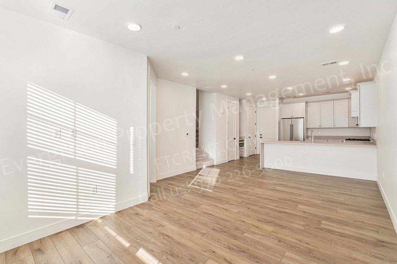 3045 E Trilby Rd - Photo 5 of 26